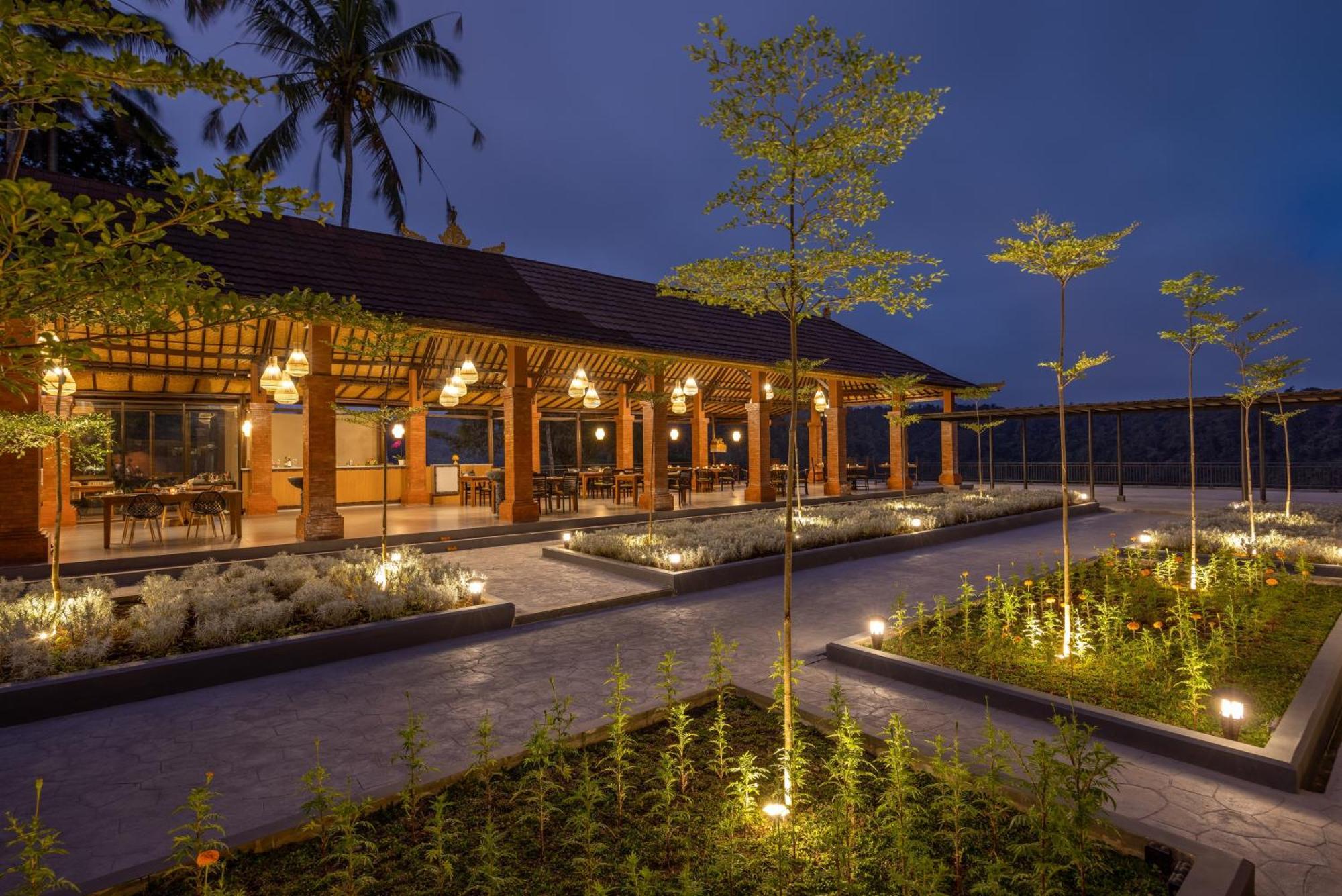 Tapa Agung View Hotell Menanga Exteriör bild